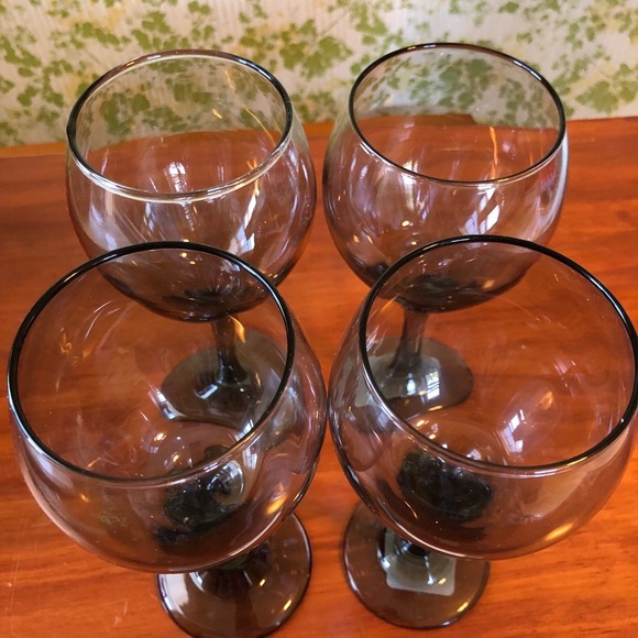 Black Glass Wine Glasses Set of 4 Grey Smoked Glass Free Gift Entertaining - Picture 2 of 8